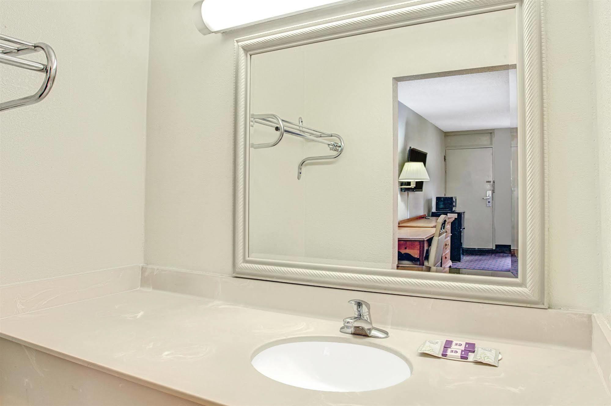 Knights Inn Memphis Airport Ngoại thất bức ảnh